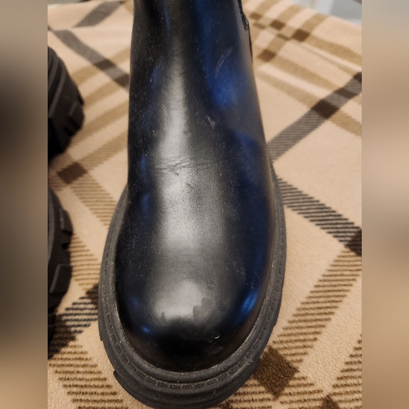 Oak & Fort Black Leather Bootie. - Picture 5 of 8